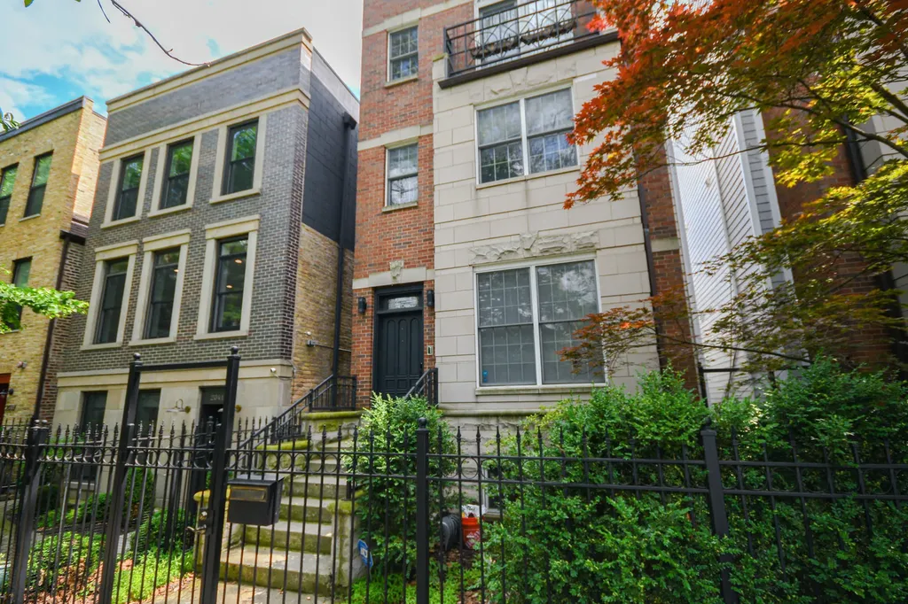2043 West Saint Paul Avenue Chicago IL 60647