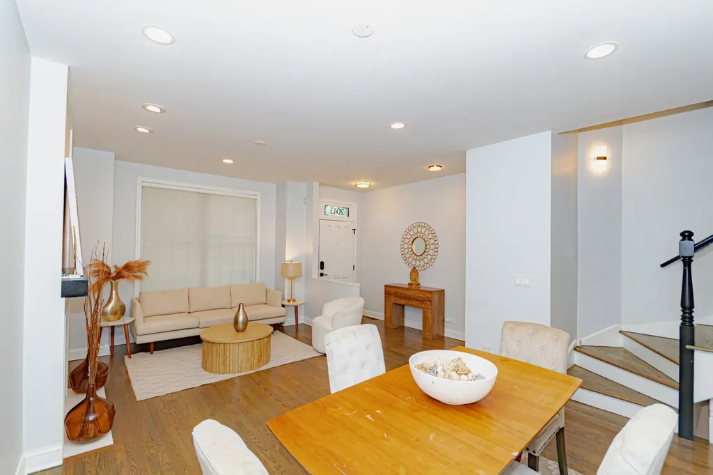 2043 West Saint Paul Avenue Chicago IL 60647