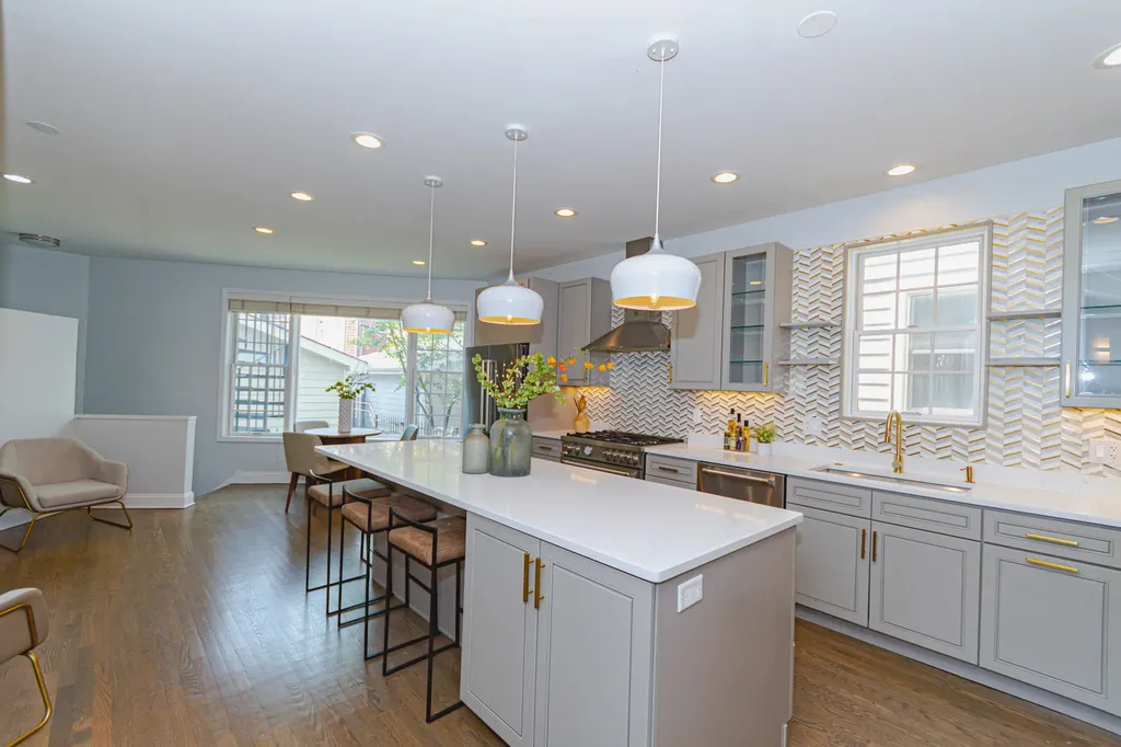2043 West Saint Paul Avenue Chicago IL 60647
