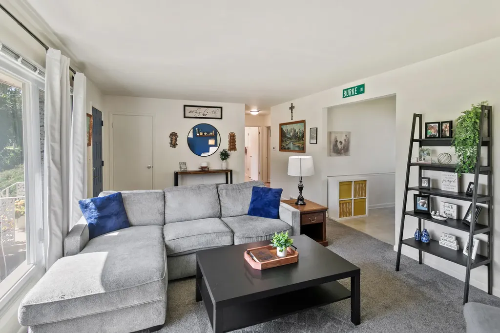 1870 Elizabeth Lane Aurora IL 60505
