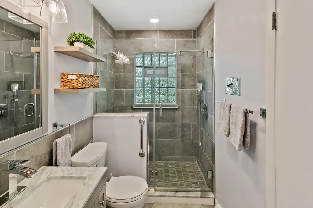 1870 Elizabeth Lane Aurora IL 60505