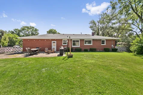 1870 Elizabeth Lane Aurora IL 60505