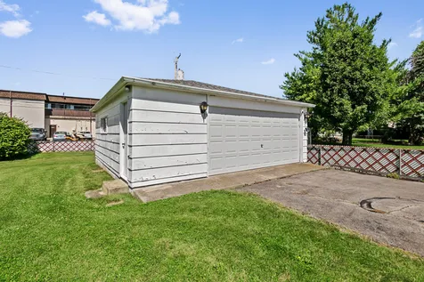 1870 Elizabeth Lane Aurora IL 60505
