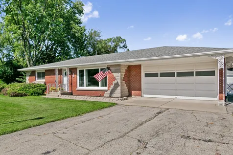 1870 Elizabeth Lane Aurora IL 60505