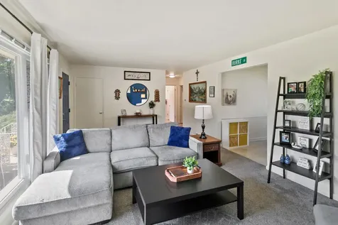 1870 Elizabeth Lane Aurora IL 60505