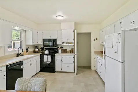 1870 Elizabeth Lane Aurora IL 60505