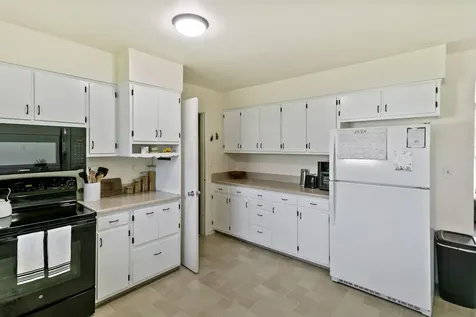 1870 Elizabeth Lane Aurora IL 60505