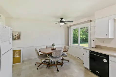 1870 Elizabeth Lane Aurora IL 60505
