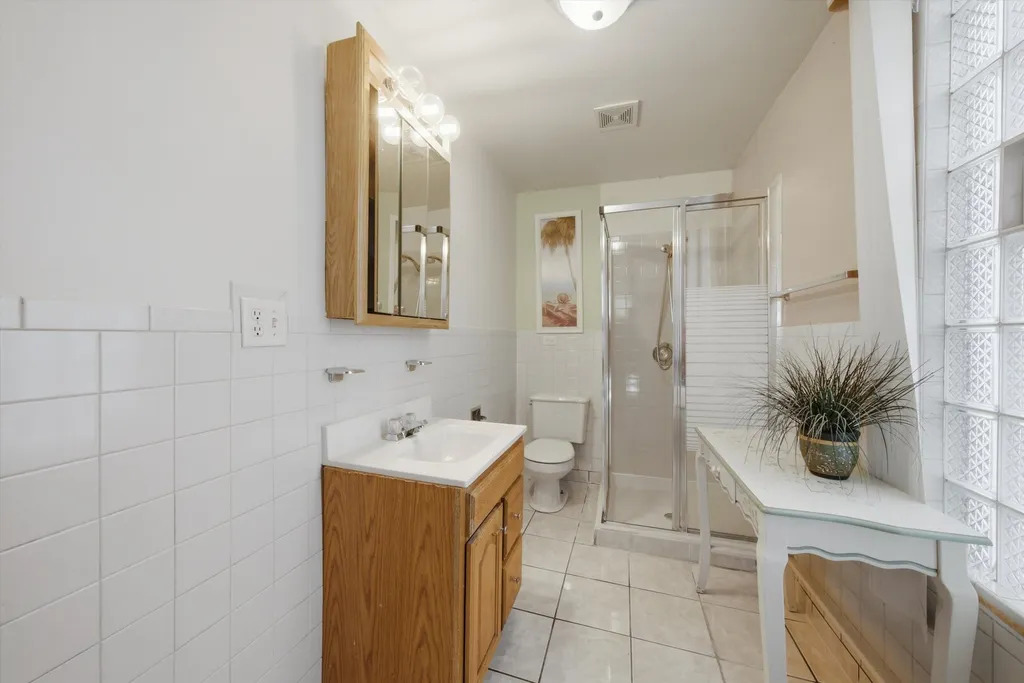 2223 North Kimball Avenue Chicago IL 60647