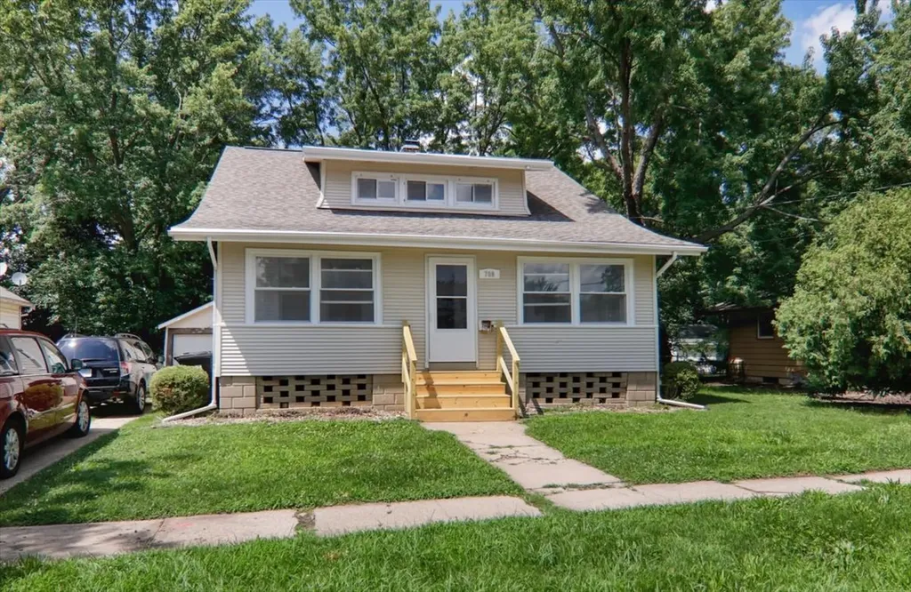 708 Dale Street Normal IL 61761