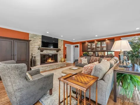 1986 Camphill Circle Inverness IL 60067