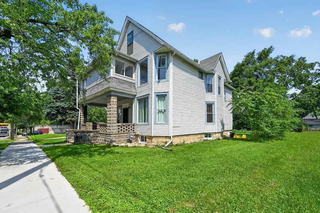 107 4TH Avenue Joliet IL 60433