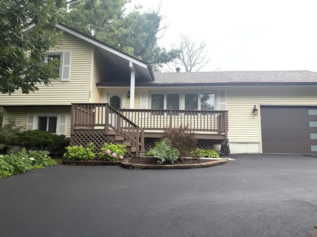 209 Rivers Drive Lake Bluff IL 60044