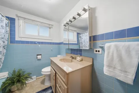 8663 Gregory Lane Des Plaines IL 60016