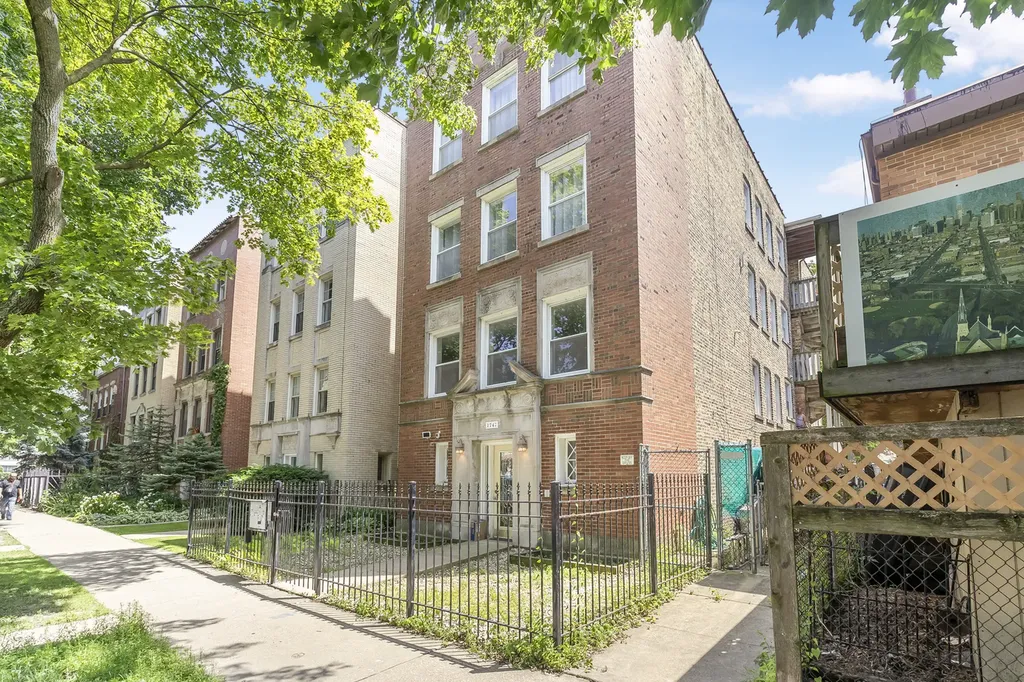 1747 West Pratt Boulevard Chicago IL 60626