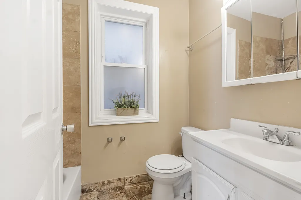 1747 West Pratt Boulevard Chicago IL 60626