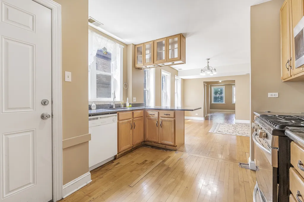1747 West Pratt Boulevard Chicago IL 60626