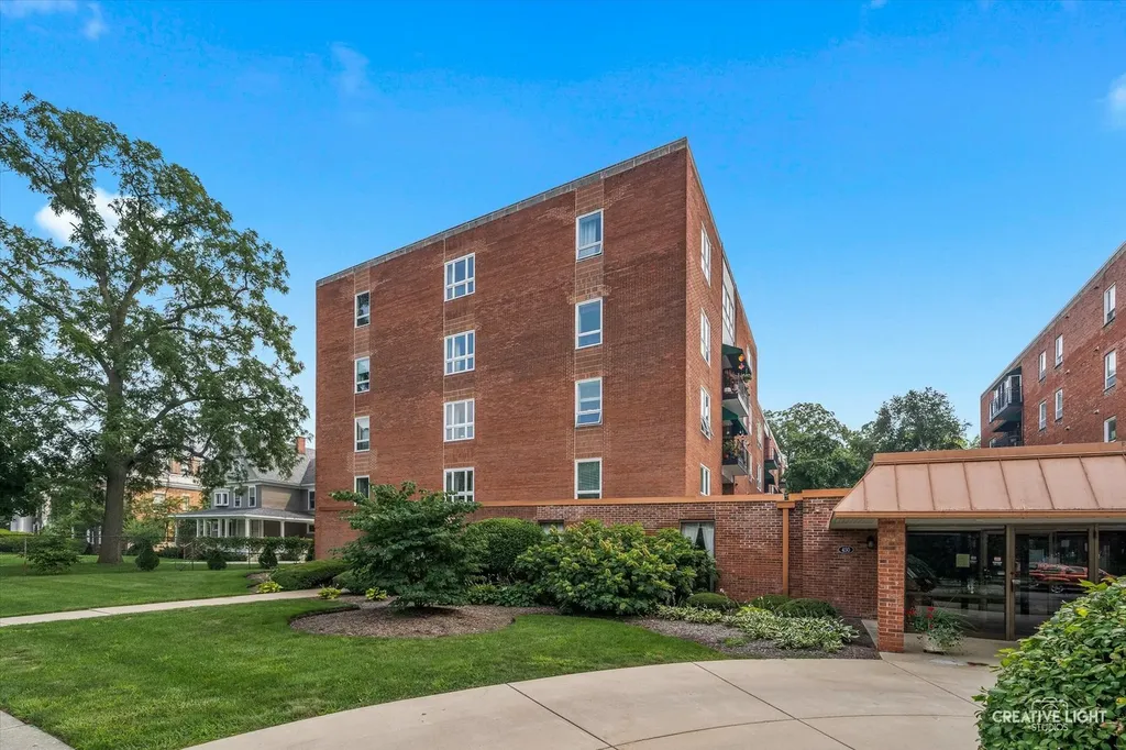 450 West Downer Place Aurora IL 60506