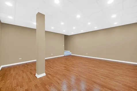 322 Montabello Bloomingdale IL 60108