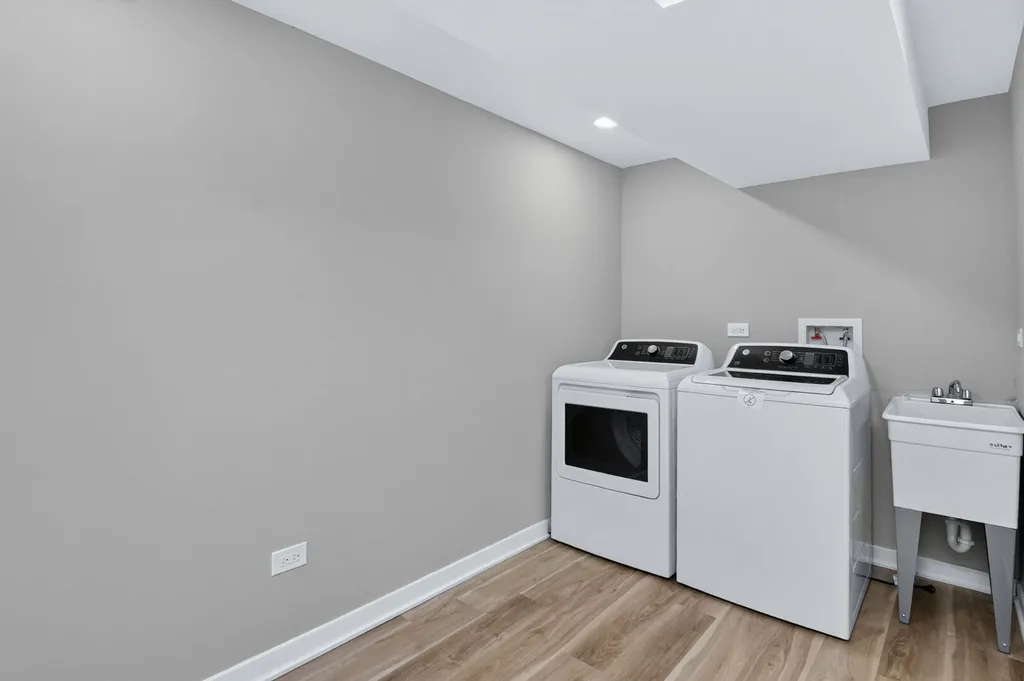 216 West Kimbell Avenue Elmhurst IL 60126