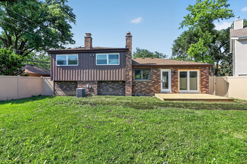 216 West Kimbell Avenue Elmhurst IL 60126