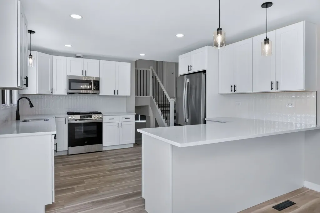 216 West Kimbell Avenue Elmhurst IL 60126