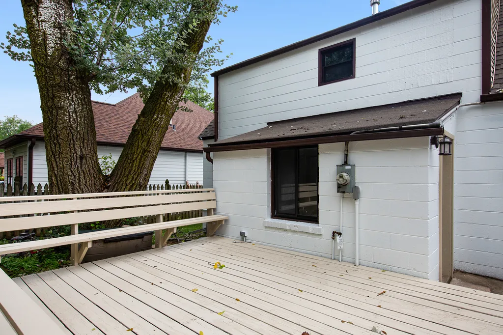 22W549 Emerson Avenue Glen Ellyn IL 60137