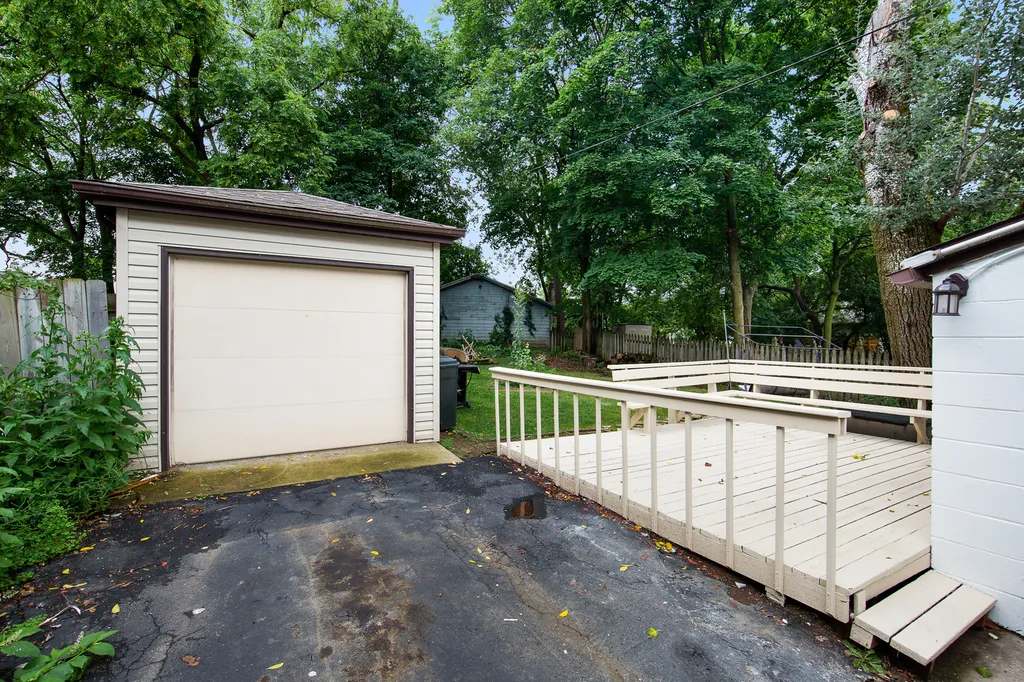 22W549 Emerson Avenue Glen Ellyn IL 60137