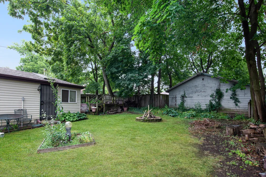 22W549 Emerson Avenue Glen Ellyn IL 60137