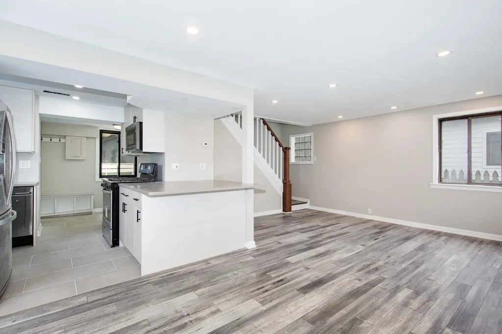 22W549 Emerson Avenue Glen Ellyn IL 60137