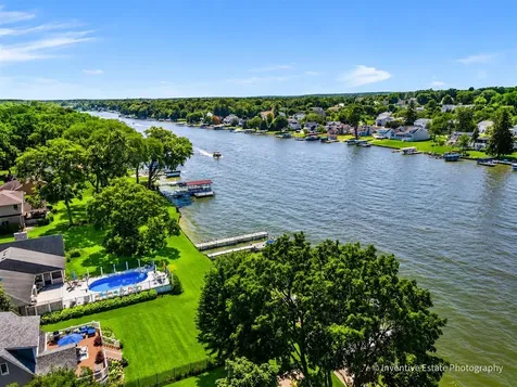 1925 North Woodlawn Park Avenue Mchenry IL 60051