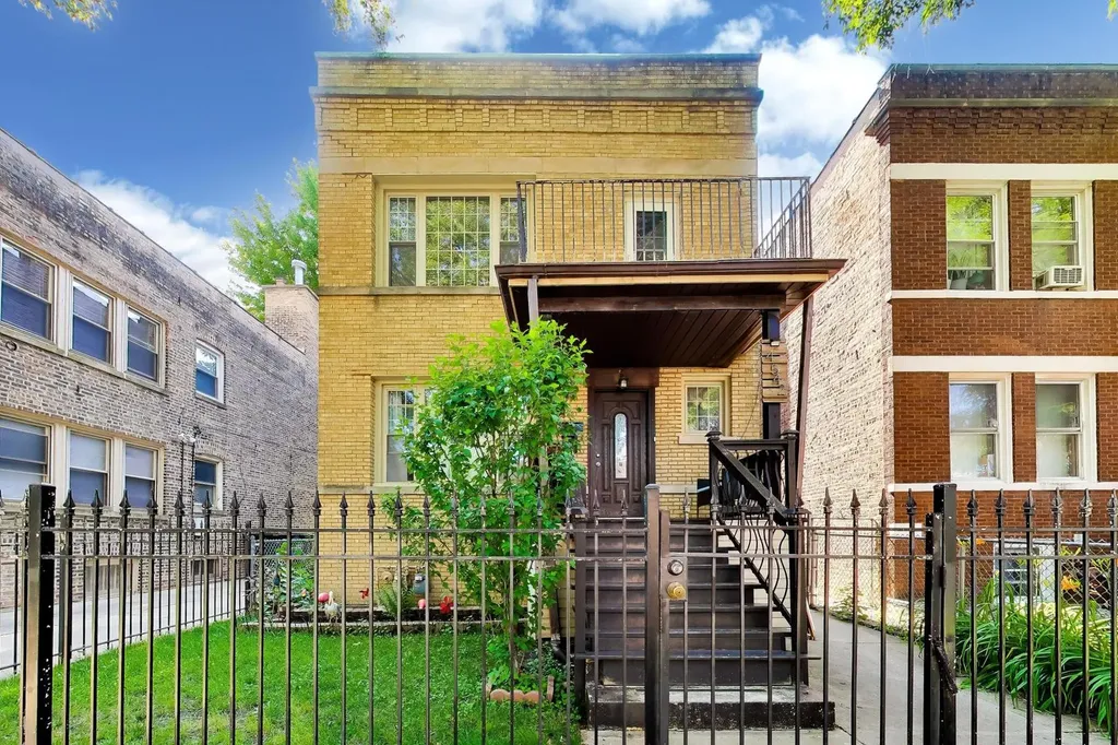 4542 North Long Avenue Chicago IL 60630