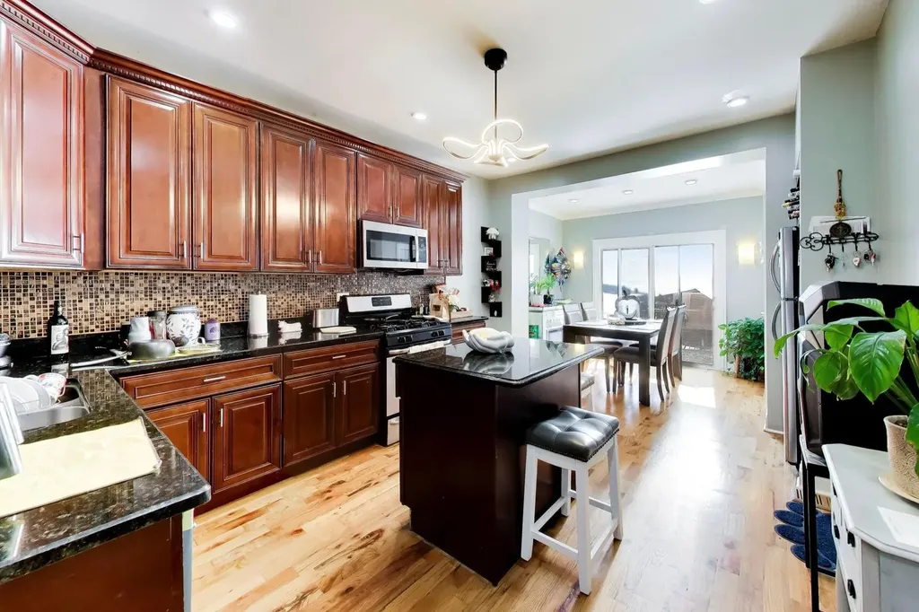 4542 North Long Avenue Chicago IL 60630