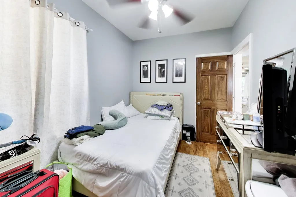 4542 North Long Avenue Chicago IL 60630