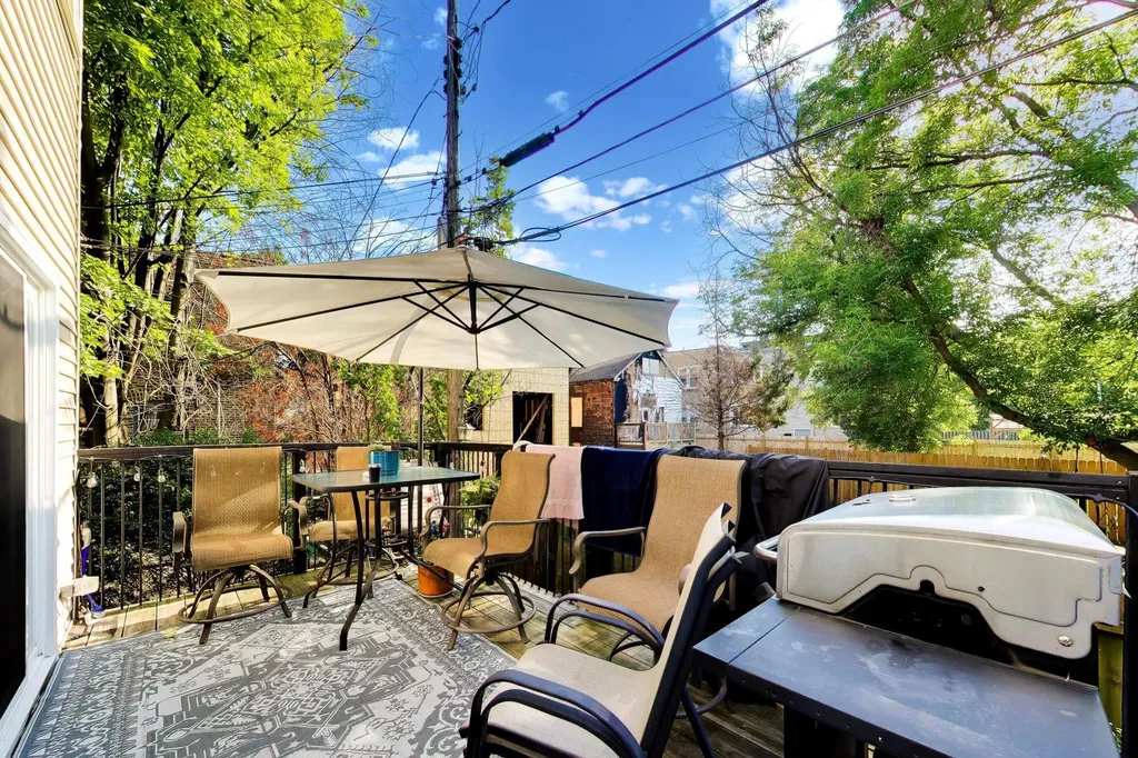 4542 North Long Avenue Chicago IL 60630