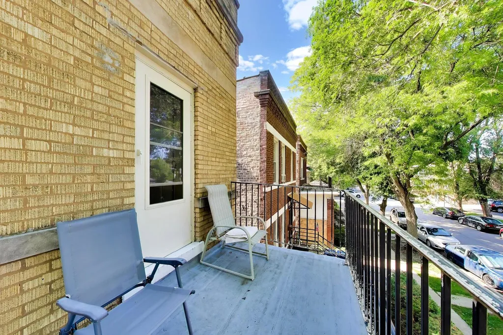 4542 North Long Avenue Chicago IL 60630