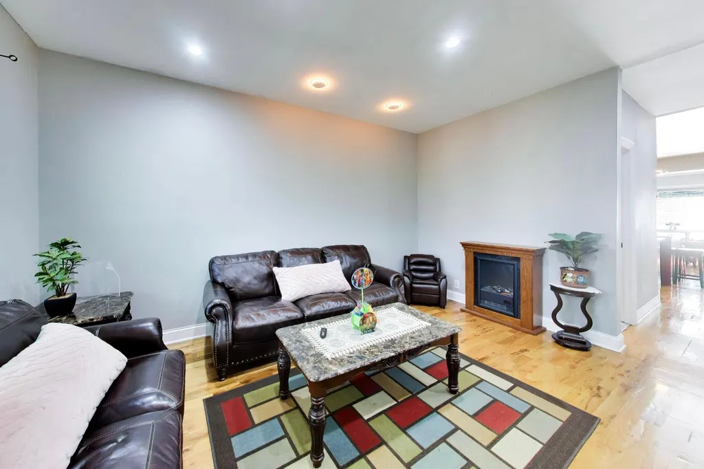 4542 North Long Avenue Chicago IL 60630