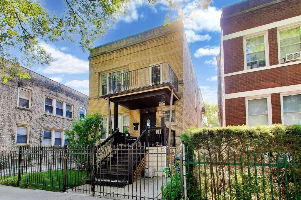 4542 North Long Avenue Chicago IL 60630