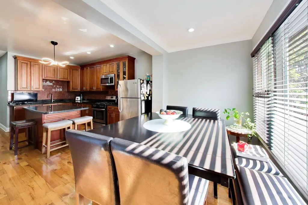 4542 North Long Avenue Chicago IL 60630