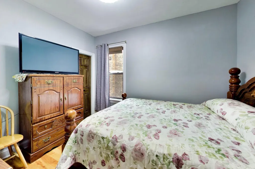 4542 North Long Avenue Chicago IL 60630