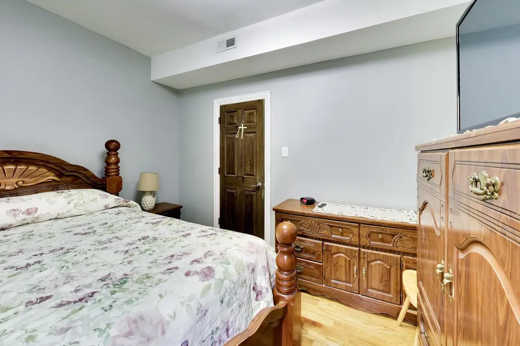 4542 North Long Avenue Chicago IL 60630