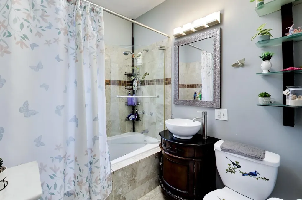 4542 North Long Avenue Chicago IL 60630