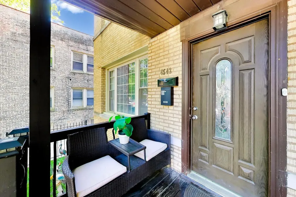 4542 North Long Avenue Chicago IL 60630