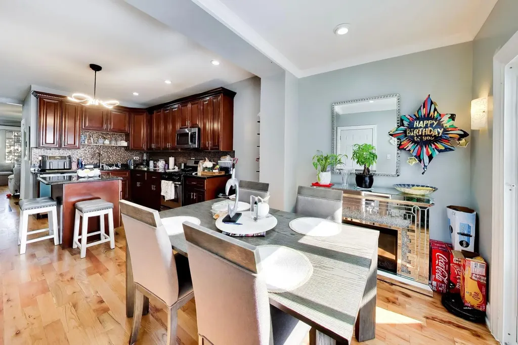 4542 North Long Avenue Chicago IL 60630