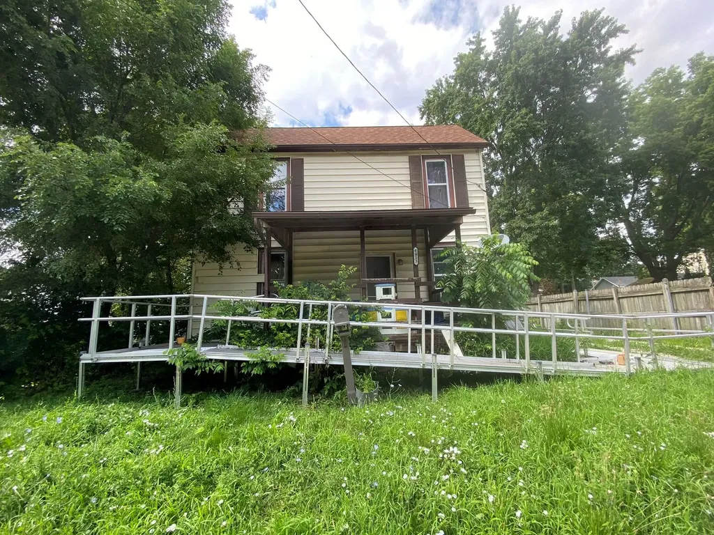 1413 West Oakland Avenue Bloomington IL 61701