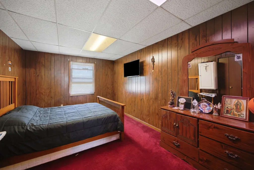 182 North Smith Street Aurora IL 60505