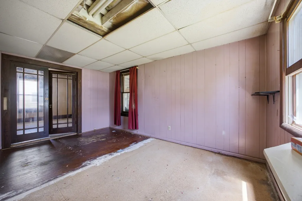 182 North Smith Street Aurora IL 60505