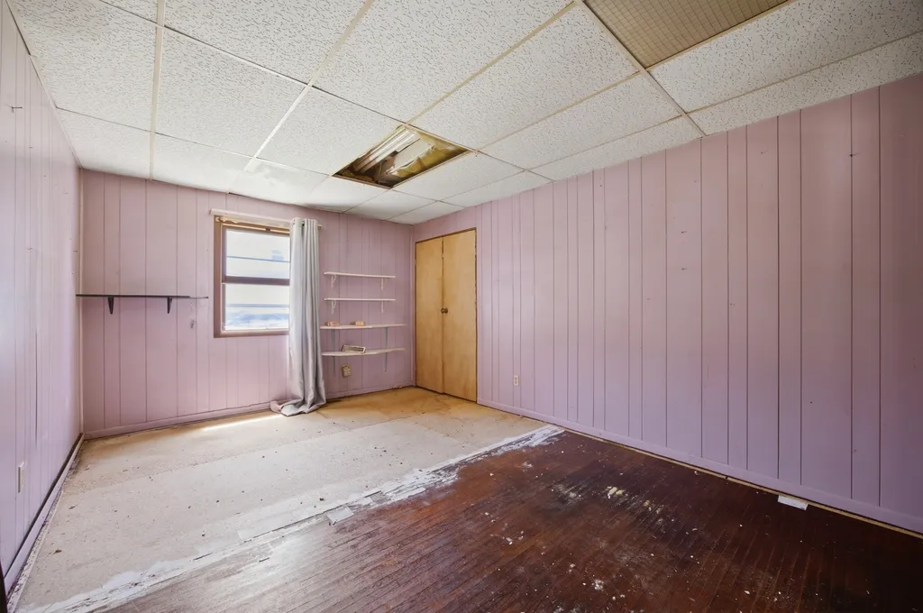 182 North Smith Street Aurora IL 60505