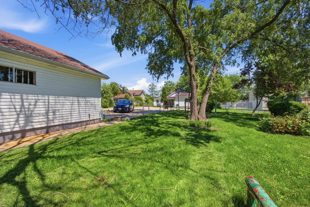 182 North Smith Street Aurora IL 60505