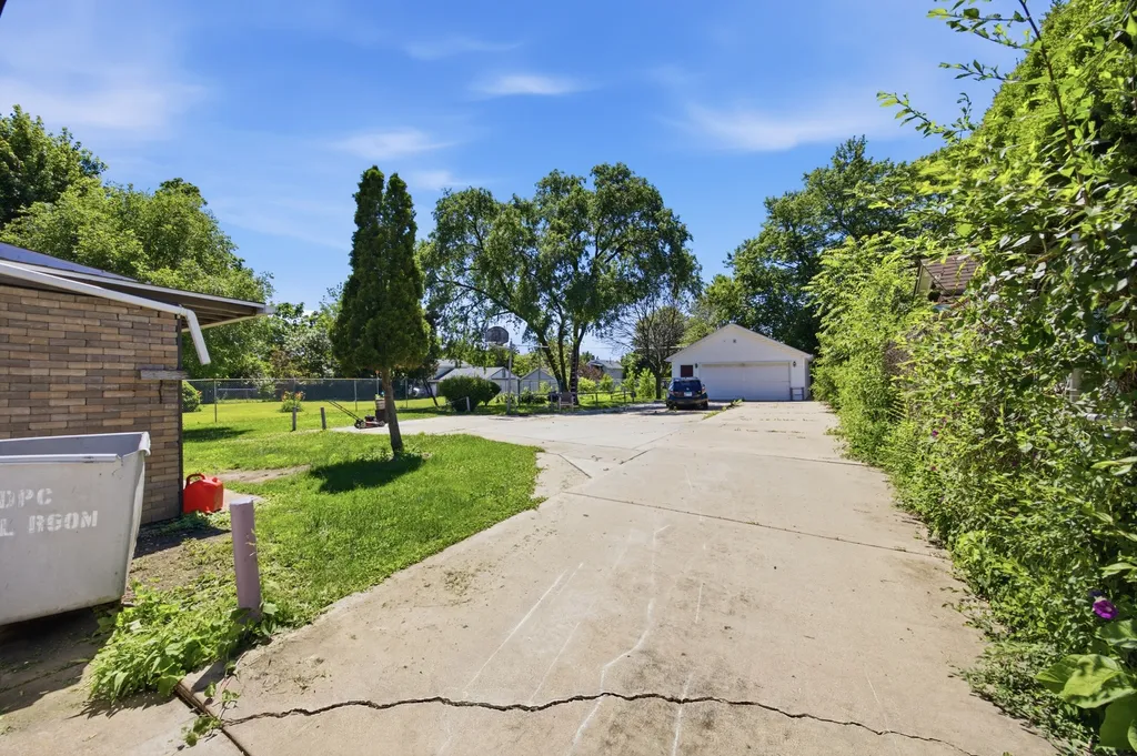182 North Smith Street Aurora IL 60505